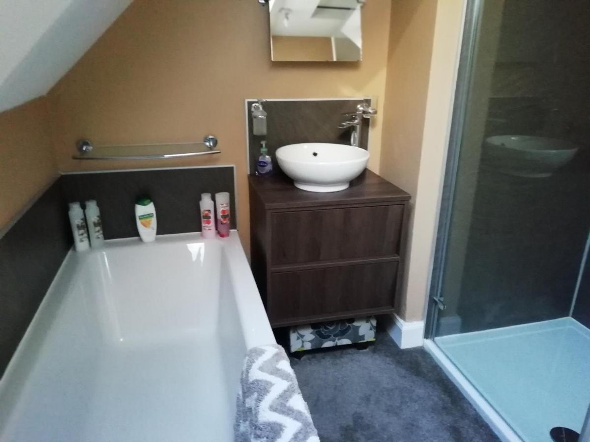 Апартаменти Carvetii - Halite House - 3 Bed House Sleeps Up To 5 People Tillicoultry Екстер'єр фото